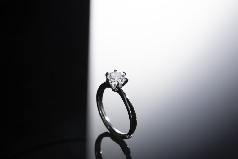 beautiful-engagement-ring-with-diamonds (3)