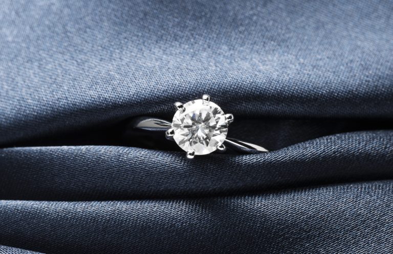 beautiful-engagement-ring-with-diamonds